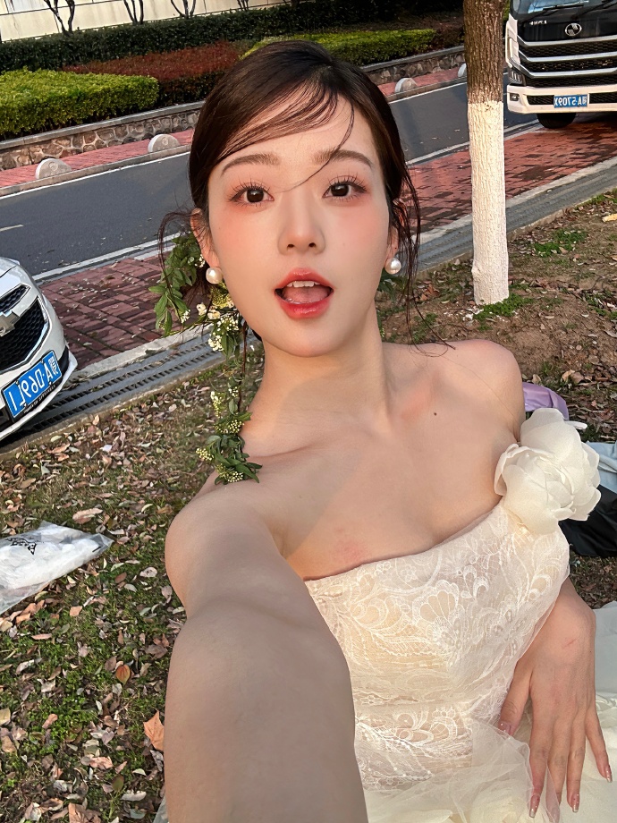 谁先爱上他的