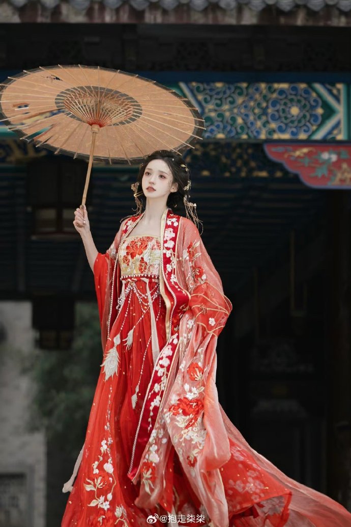 《野狗骨头》圆满落幕：幸福结局感动观众，每个故事都有圆满的归宿
