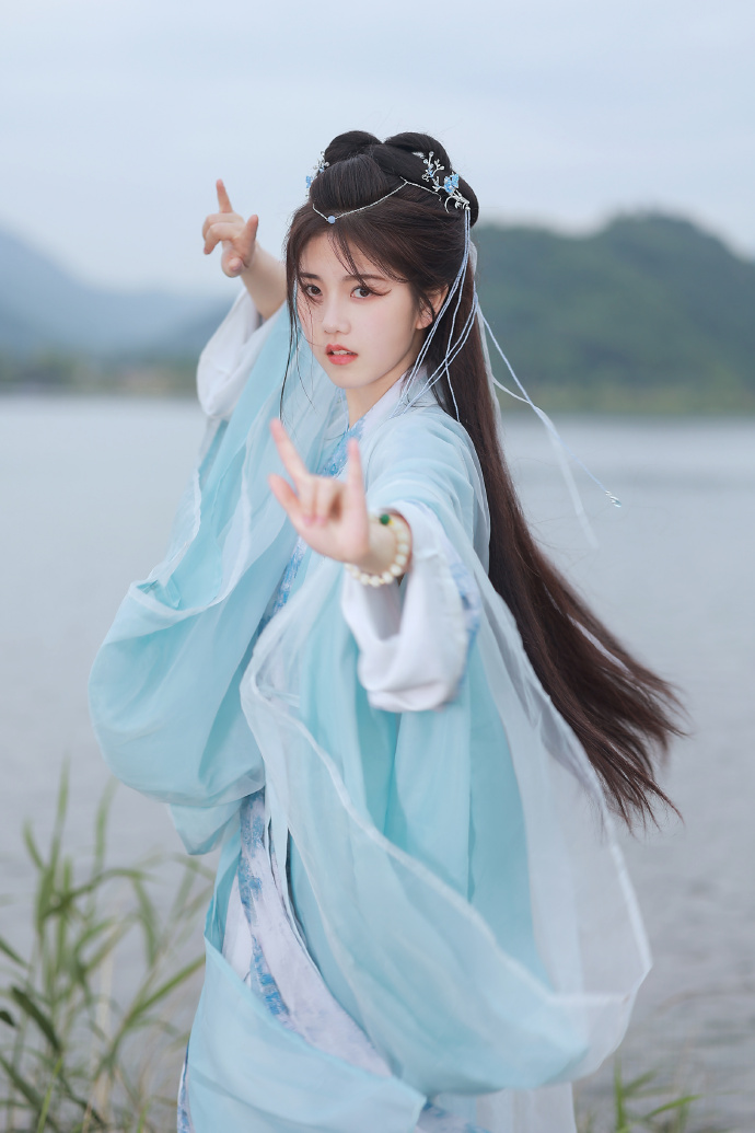 爱x死x机器人 封面